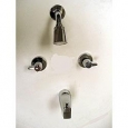 Moen 2-handle Chrome Tub/ Shower Faucet